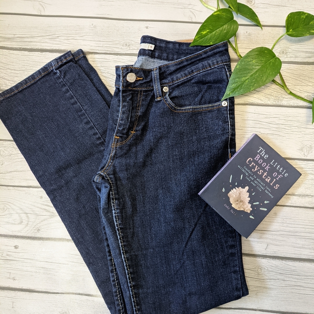Levi's 518 jeans.  🔥 Levi's denim.  🔥